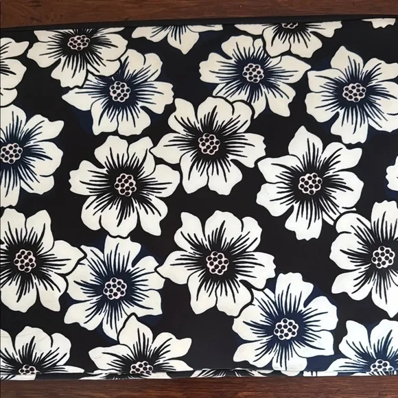Kate Spade Black and White Floral Laptop Sleeve - Picture 12 of 16